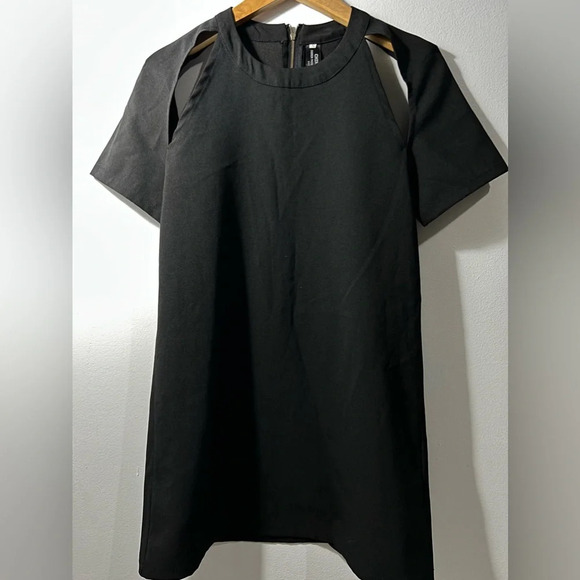 Mini Black dress size small - Picture 1 of 4